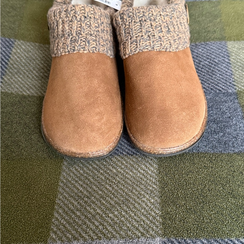 NWT-Women’s Clarks Clogs / Mules / Slippers Sherpa Lined - Tan - Size 10 - Picture 2 of 10